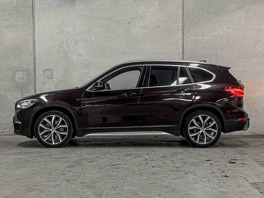 BMW X1 sDrive20i Centennial High Executive F48 (Origineel-NL) 192pk 2016, JH-821-H