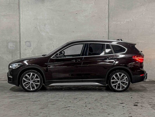 BMW X1 sDrive20i Centennial High Executive F48 (Origineel-NL) 192pk 2016, JH-821-H