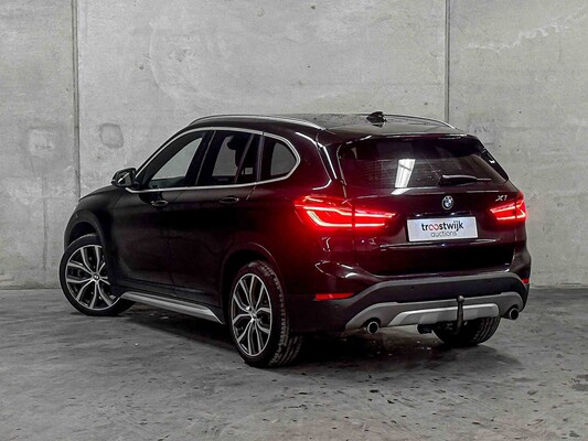 BMW X1 sDrive20i Centennial High Executive F48 (Origineel-NL) 192pk 2016, JH-821-H