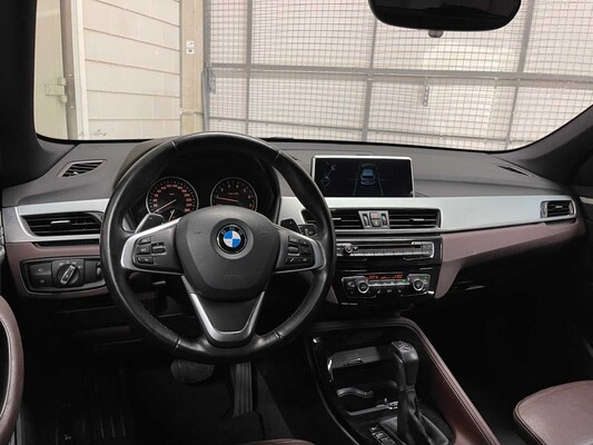 BMW X1 sDrive20i Centennial High Executive F48 (Origineel-NL) 192pk 2016, JH-821-H