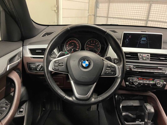 BMW X1 sDrive20i Centennial High Executive F48 (Origineel-NL) 192pk 2016, JH-821-H