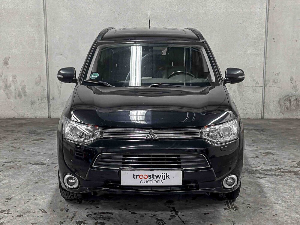  Mitsubishi Outlander 2.0 PHEV Instyle+ 121hp 2013 (Original-UK), 6-SNX-40