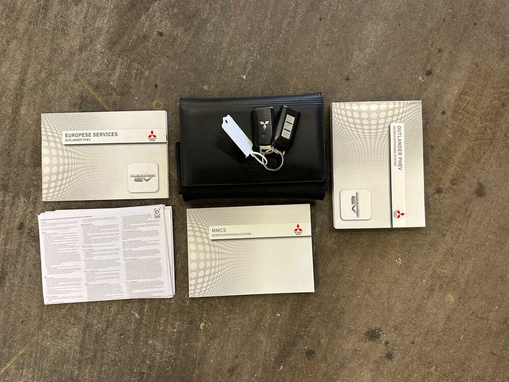  Mitsubishi Outlander 2.0 PHEV Instyle+ 121hp 2013 (Original-UK), 6-SNX-40