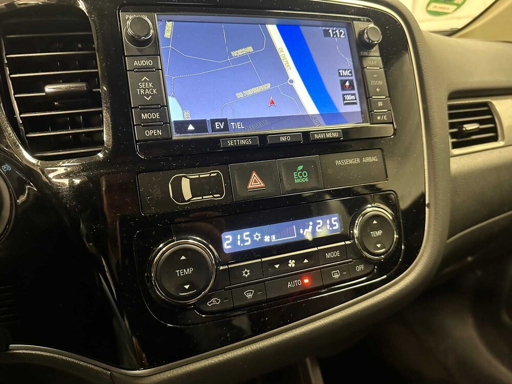  Mitsubishi Outlander 2.0 PHEV Instyle+ 121hp 2013 (Original-UK), 6-SNX-40