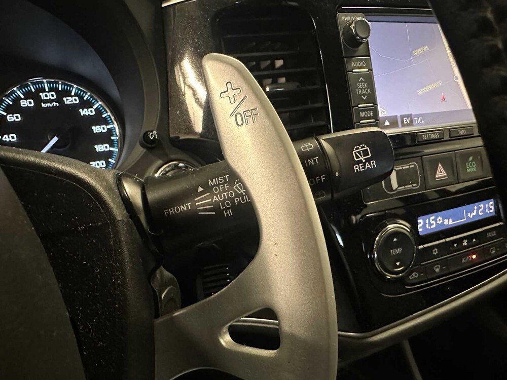  Mitsubishi Outlander 2.0 PHEV Instyle+ 121hp 2013 (Original-UK), 6-SNX-40