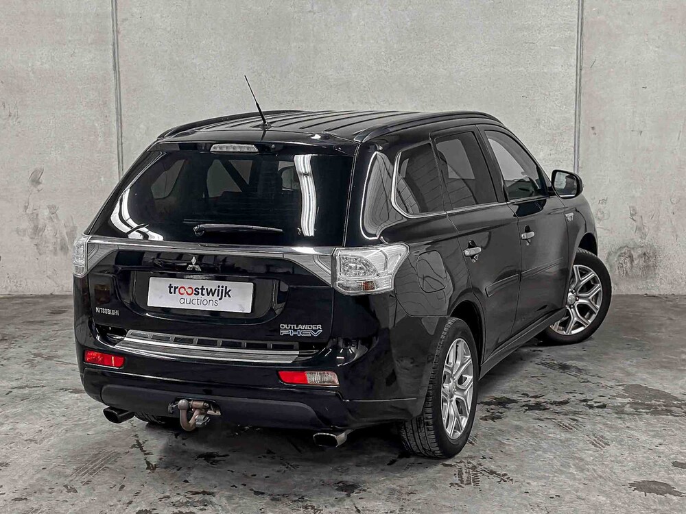  Mitsubishi Outlander 2.0 PHEV Instyle+ 121hp 2013 (Original-UK), 6-SNX-40