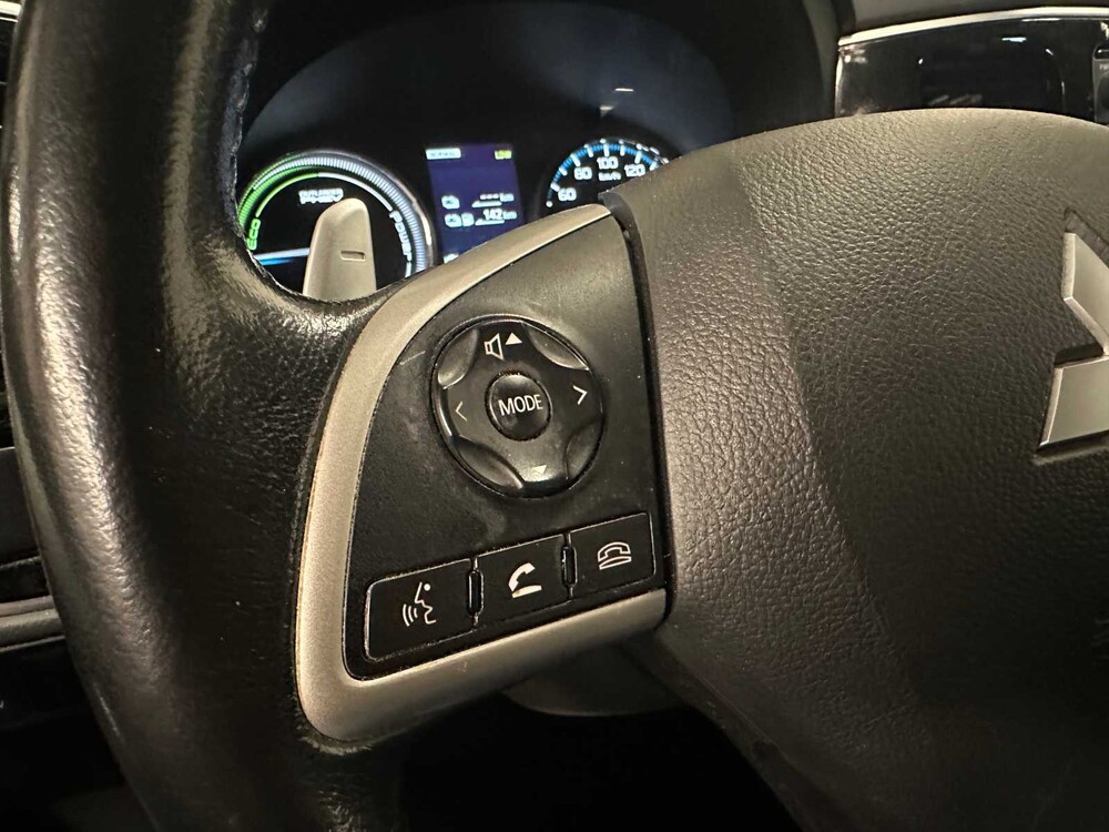  Mitsubishi Outlander 2.0 PHEV Instyle+ 121hp 2013 (Original-UK), 6-SNX-40