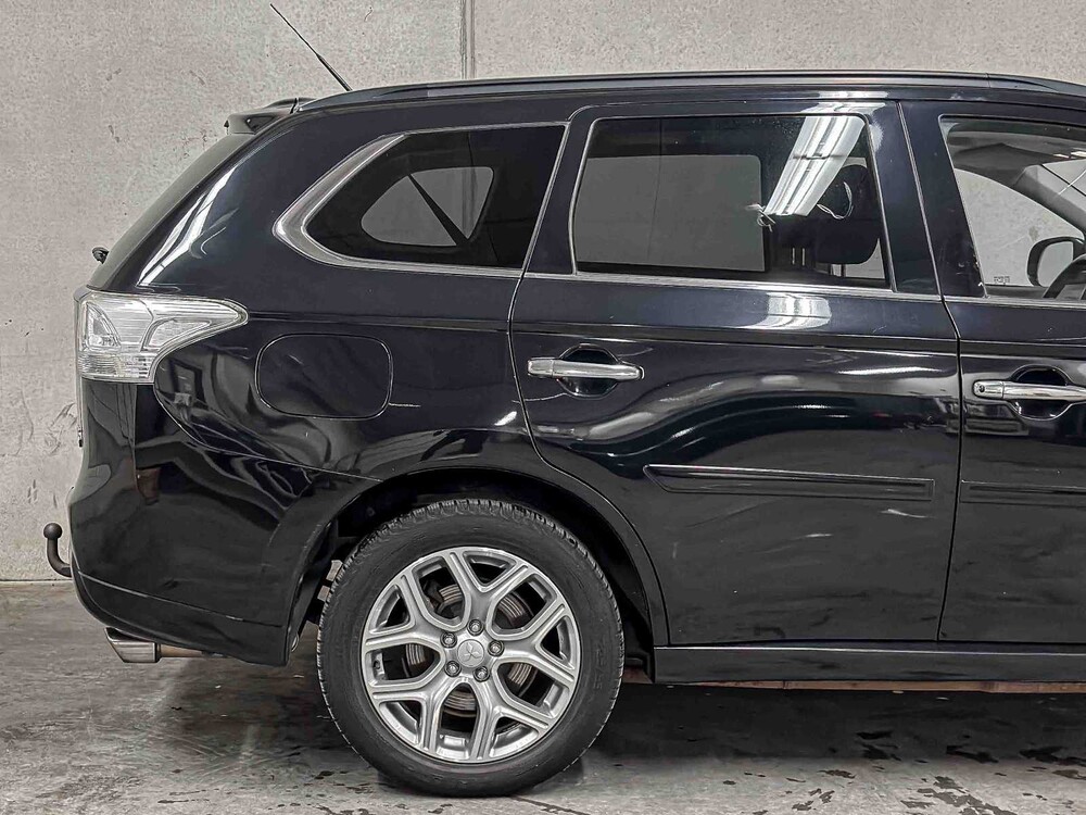  Mitsubishi Outlander 2.0 PHEV Instyle+ 121hp 2013 (Original-UK), 6-SNX-40