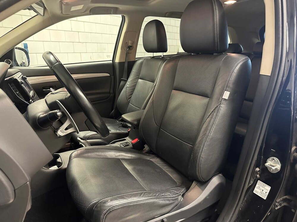  Mitsubishi Outlander 2.0 PHEV Instyle+ 121hp 2013 (Original-UK), 6-SNX-40