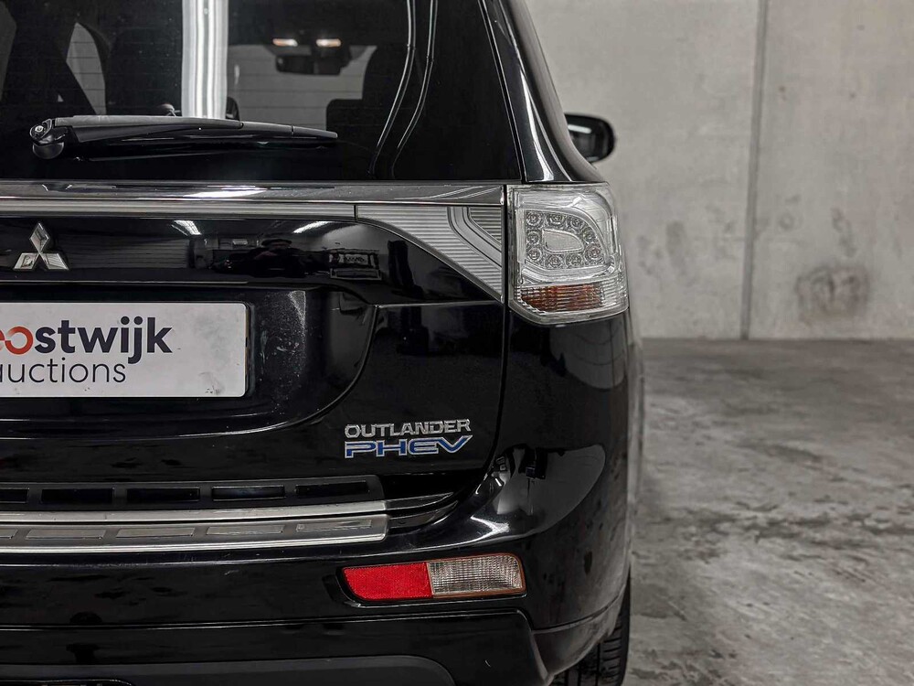  Mitsubishi Outlander 2.0 PHEV Instyle+ 121hp 2013 (Original-UK), 6-SNX-40