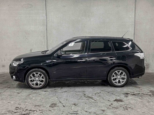  Mitsubishi Outlander 2.0 PHEV Instyle+ 121PS 2013 (Original-UK), 6-SNX-40