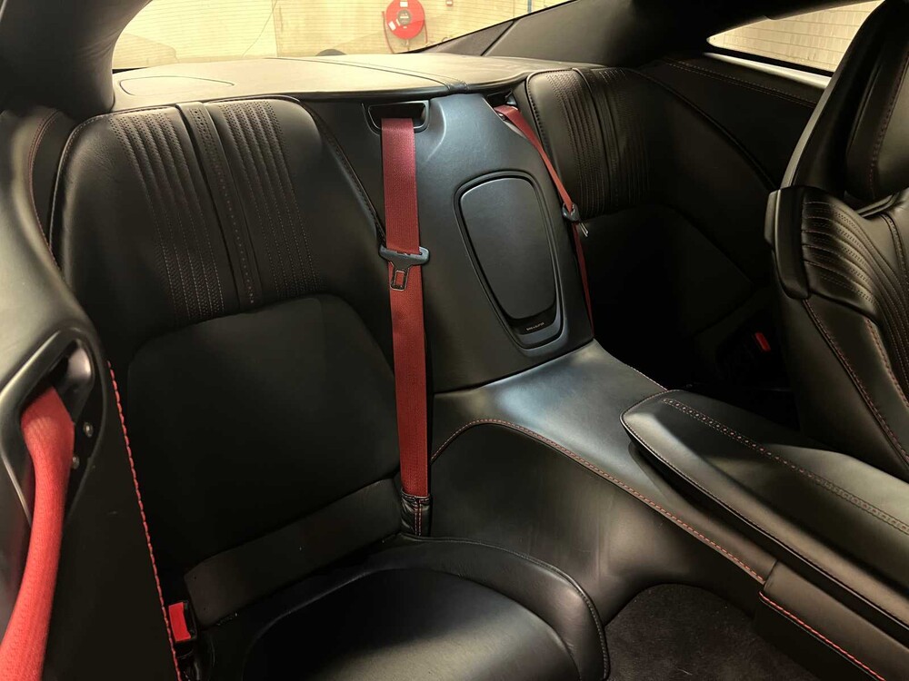 Aston Martin DB11 4.0 V8 510pk 2017, NL-Kenteken