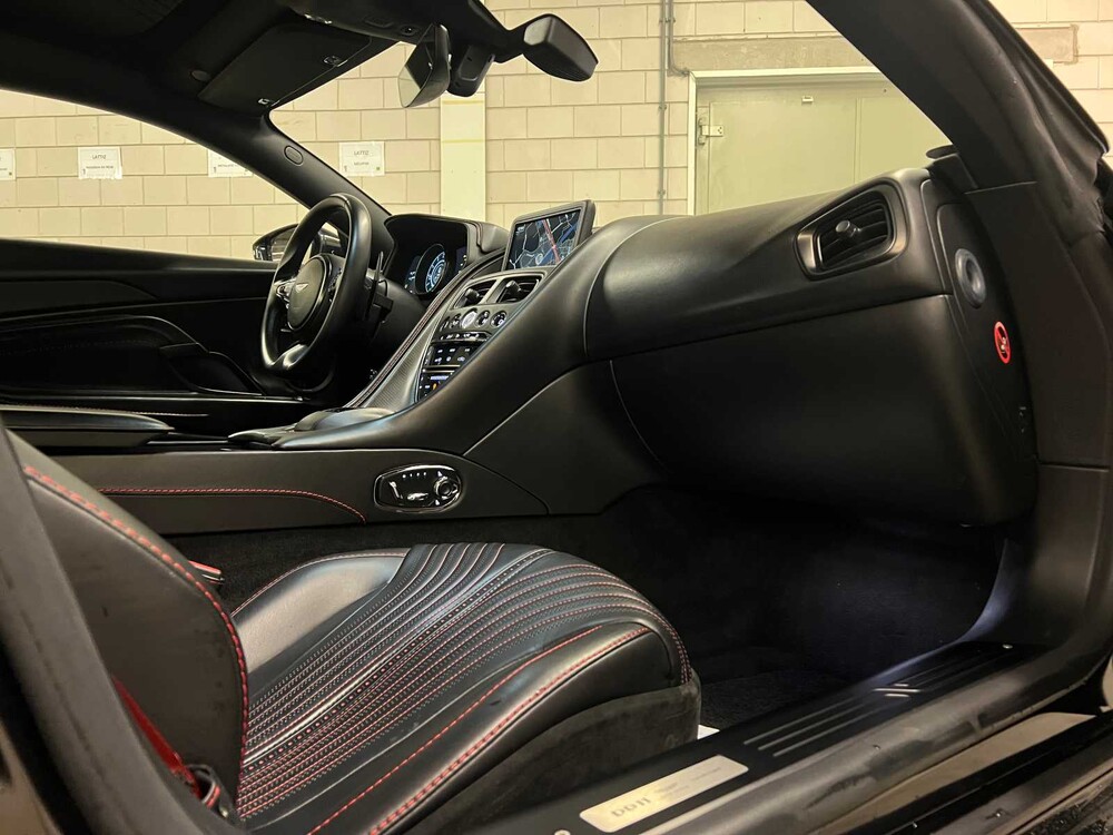 Aston Martin DB11 4.0 V8 510pk 2017, NL-Kenteken