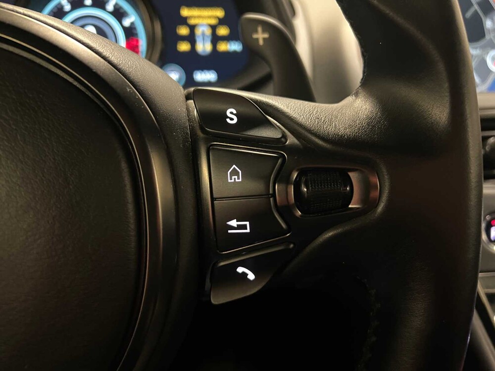 Aston Martin DB11 4.0 V8 510pk 2017, NL-Kenteken