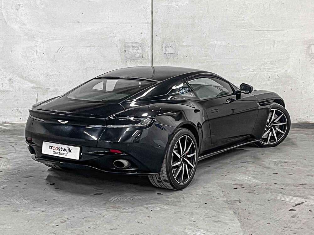 Aston Martin DB11 4.0 V8 510pk 2017, NL-Kenteken