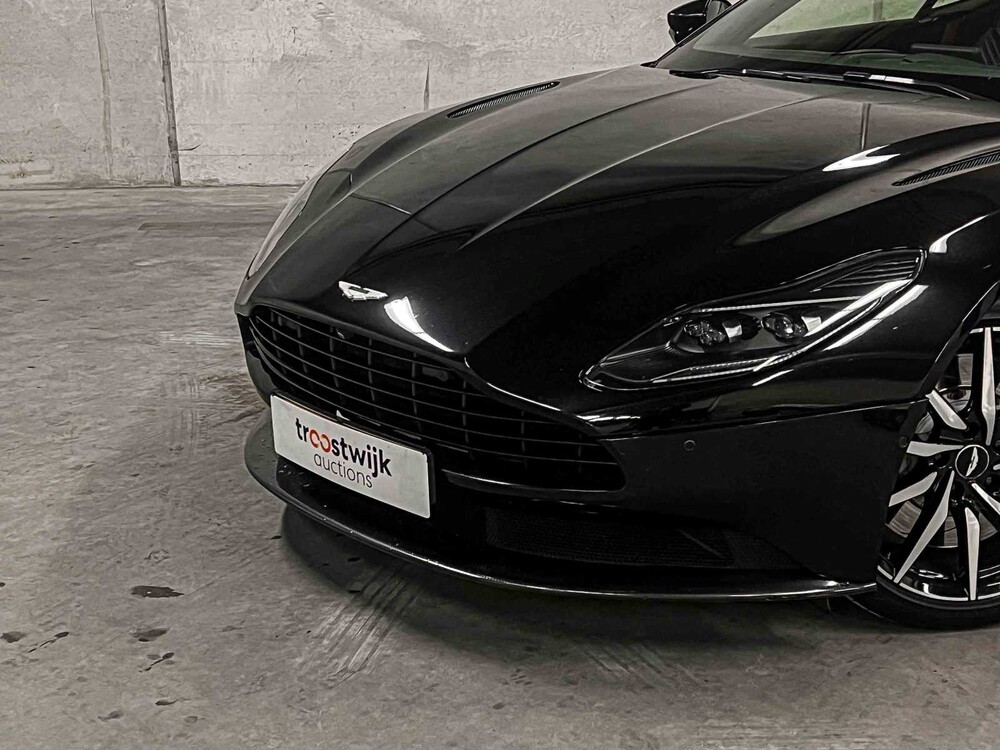 Aston Martin DB11 4.0 V8 510pk 2017, NL-Kenteken
