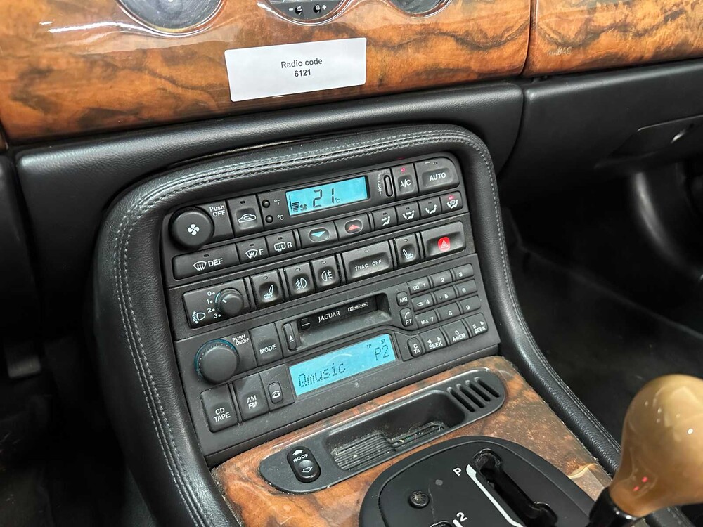 Jaguar XKR 4.0 V8 Convertible 363pk 2000, 93-KDG-2