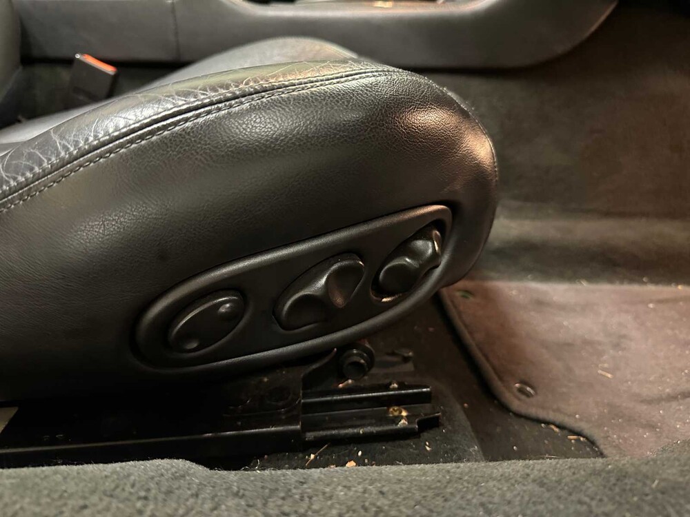 Jaguar XKR 4.0 V8 Convertible 363pk 2000, 93-KDG-2