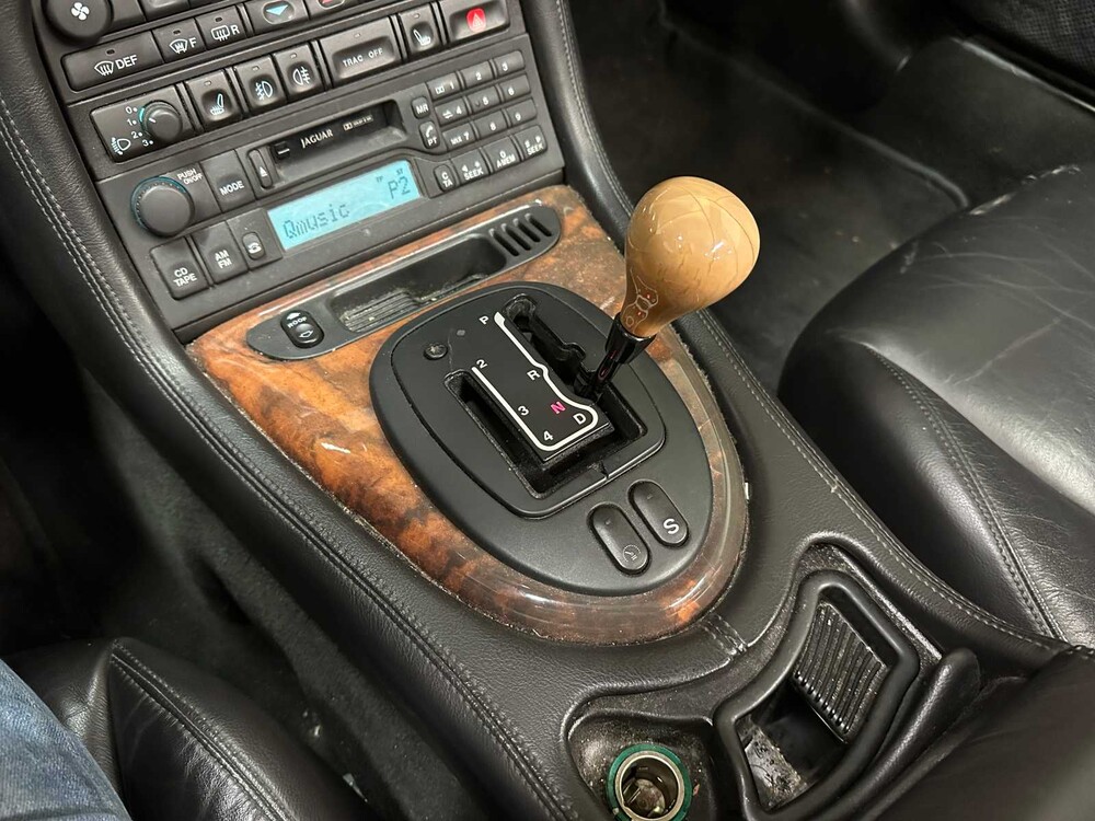 Jaguar XKR 4.0 V8 Convertible 363pk 2000, 93-KDG-2