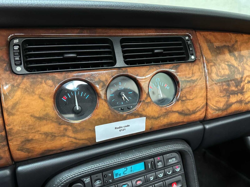 Jaguar XKR 4.0 V8 Convertible 363pk 2000, 93-KDG-2