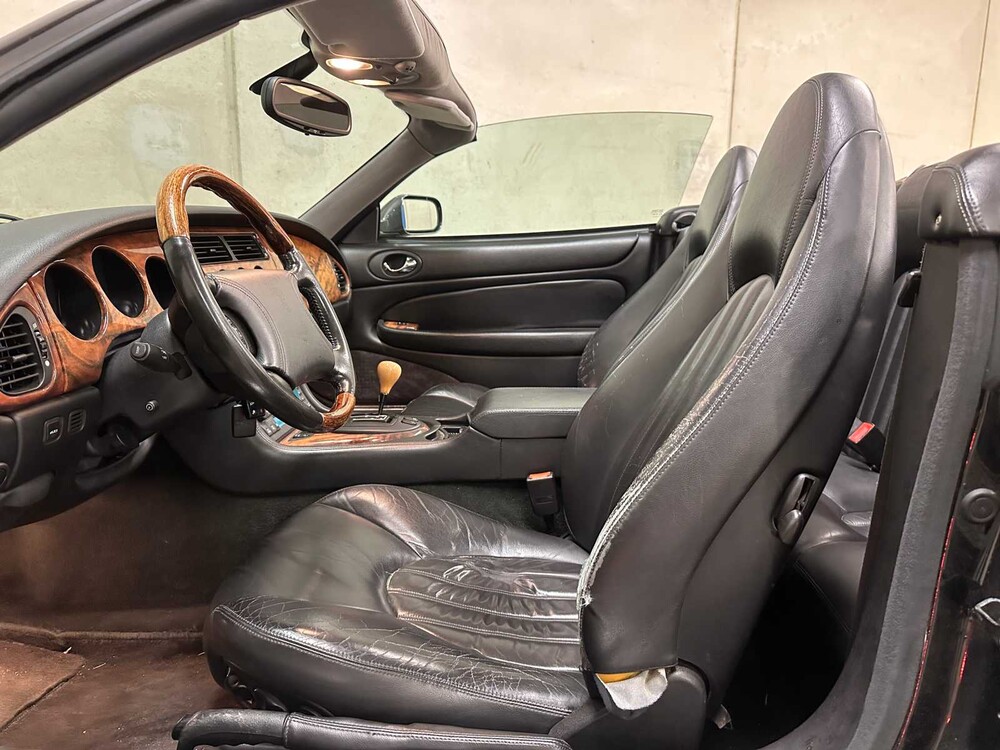 Jaguar XKR 4.0 V8 Convertible 363pk 2000, 93-KDG-2