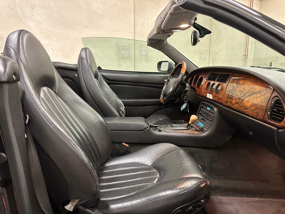 Jaguar XKR 4.0 V8 Convertible 363pk 2000, 93-KDG-2