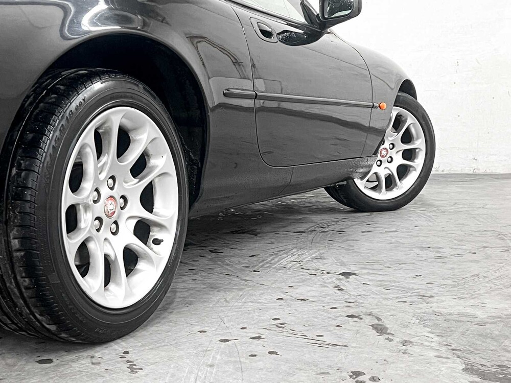 Jaguar XKR 4.0 V8 Convertible 363pk 2000, 93-KDG-2
