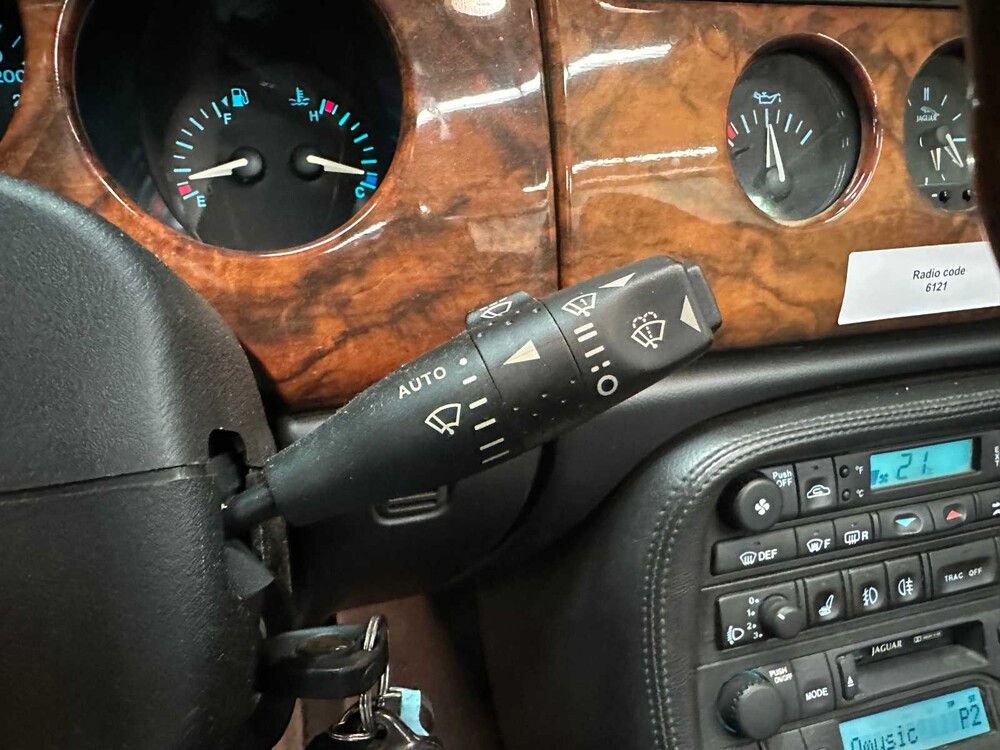 Jaguar XKR 4.0 V8 Convertible 363pk 2000, 93-KDG-2