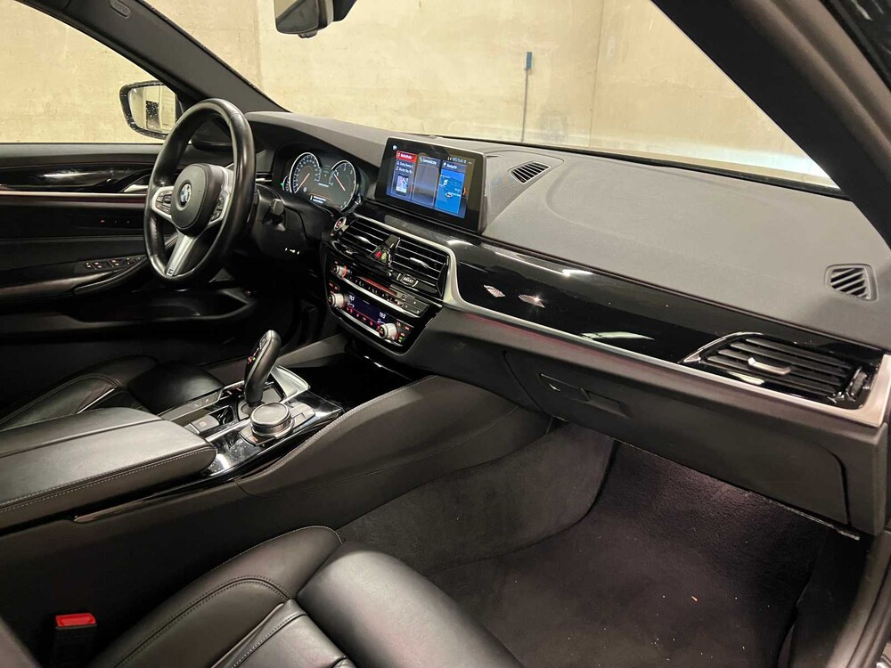 BMW M550d Touring xDrive High Executive 400pk 2018 (Origineel-NL) G31 5-serie, RL-036-D