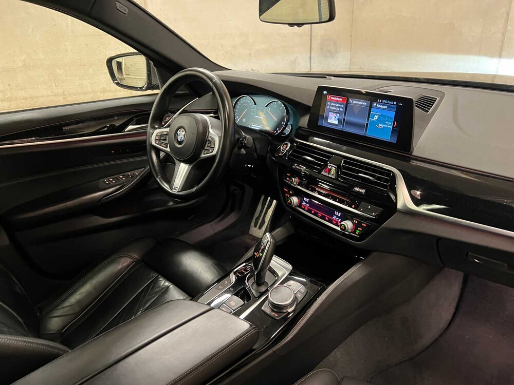 BMW M550d Touring xDrive High Executive 400pk 2018 (Origineel-NL) G31 5-serie, RL-036-D