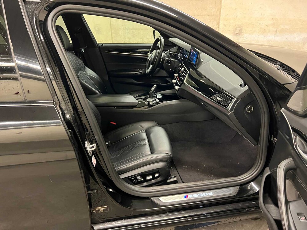BMW M550d Touring xDrive High Executive 400pk 2018 (Origineel-NL) G31 5-serie, RL-036-D
