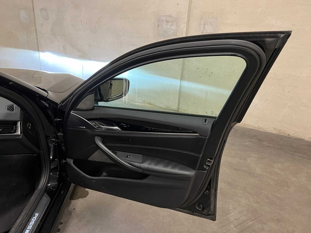 BMW M550d Touring xDrive High Executive 400pk 2018 (Origineel-NL) G31 5-serie, RL-036-D