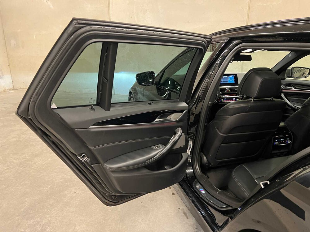 BMW M550d Touring xDrive High Executive 400pk 2018 (Origineel-NL) G31 5-serie, RL-036-D