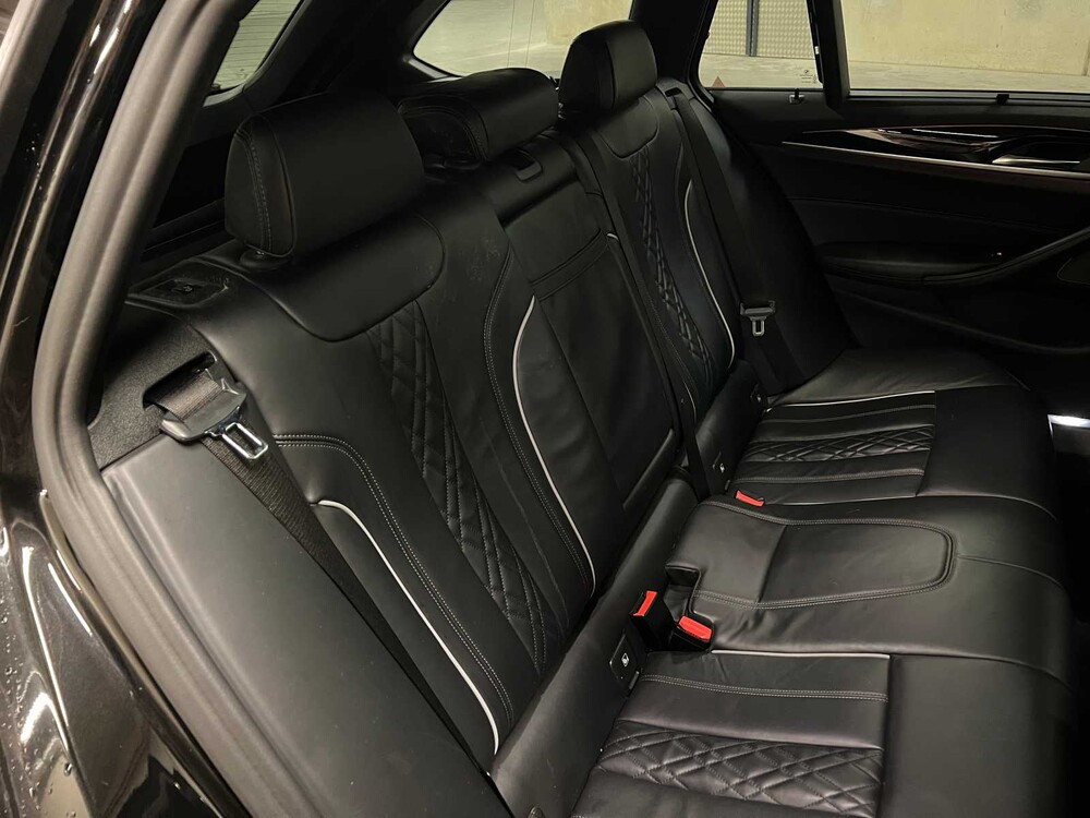 BMW M550d Touring xDrive High Executive 400pk 2018 (Origineel-NL) G31 5-serie, RL-036-D