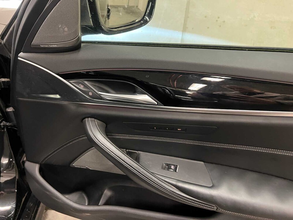 BMW M550d Touring xDrive High Executive 400pk 2018 (Origineel-NL) G31 5-serie, RL-036-D