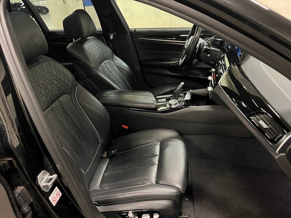 BMW M550d Touring xDrive High Executive 400pk 2018 (Origineel-NL) G31 5-serie, RL-036-D