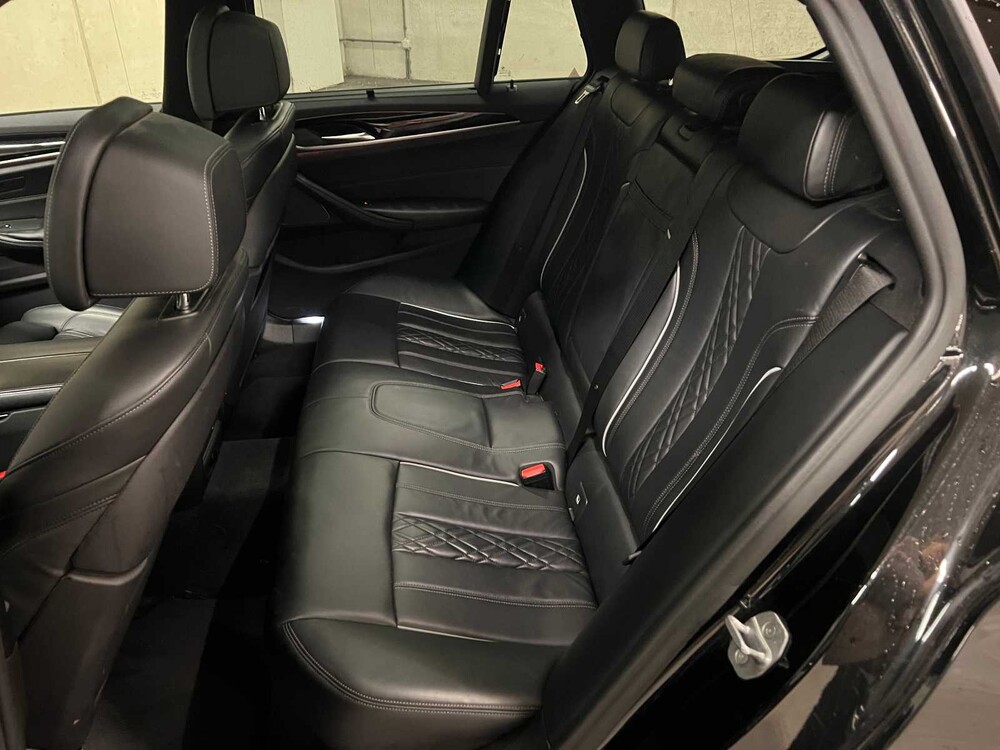 BMW M550d Touring xDrive High Executive 400pk 2018 (Origineel-NL) G31 5-serie, RL-036-D