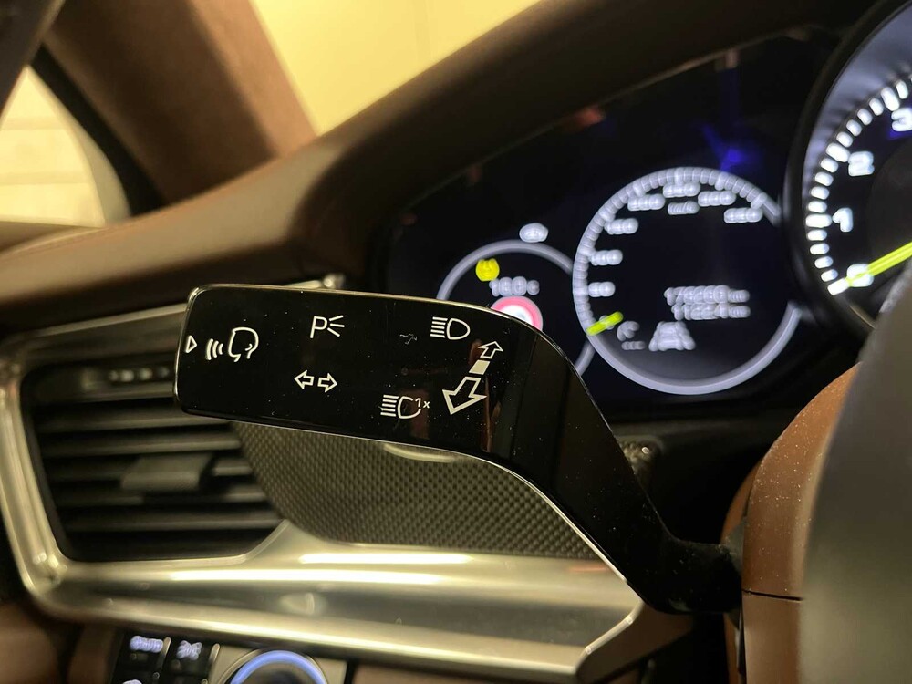 Porsche Panamera Sport Turismo Turbo S E-Hybrid 4.0 V8 680PS 2019 (CARBON, Sport Chrono, Sport Design)