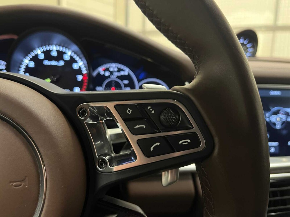 Porsche Panamera Sport Turismo Turbo S E-Hybrid 4.0 V8 680PS 2019 (CARBON, Sport Chrono, Sport Design)