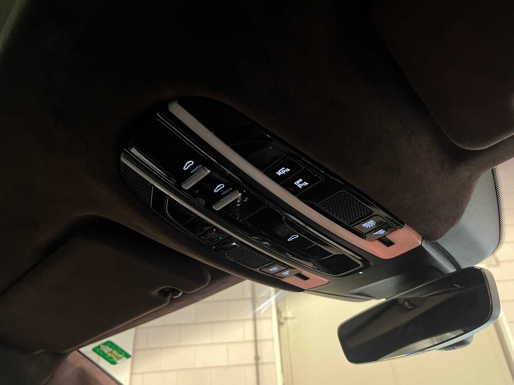 Porsche Panamera Sport Turismo Turbo S E-Hybrid 4.0 V8 680PS 2019 (CARBON, Sport Chrono, Sport Design)