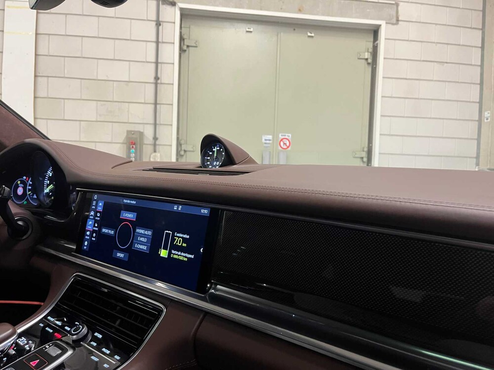 Porsche Panamera Sport Turismo Turbo S E-Hybrid 4.0 V8 680PS 2019 (CARBON, Sport Chrono, Sport Design)