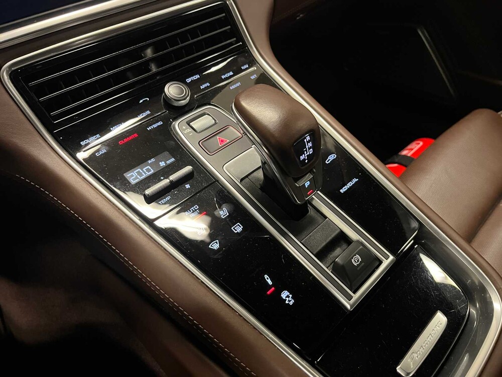 Porsche Panamera Sport Turismo Turbo S E-Hybrid 4.0 V8 680PS 2019 (CARBON, Sport Chrono, Sport Design)