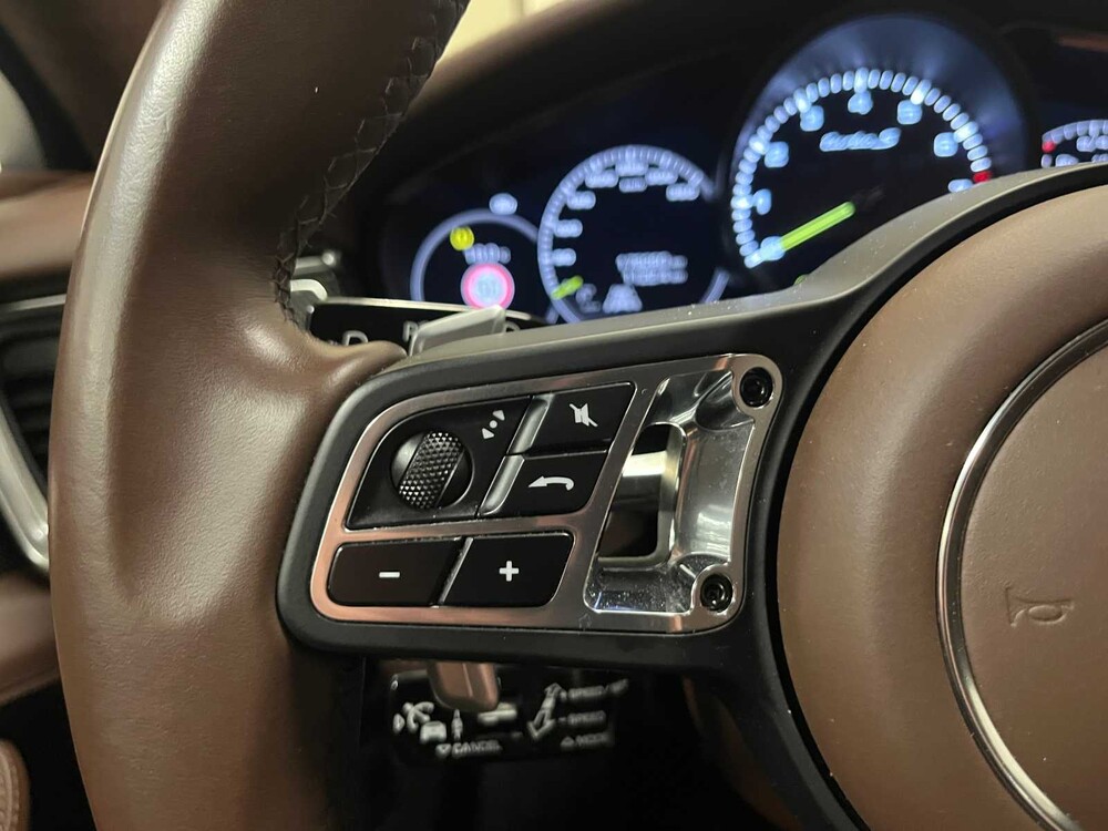 Porsche Panamera Sport Turismo Turbo S E-Hybrid 4.0 V8 680PS 2019 (CARBON, Sport Chrono, Sport Design)