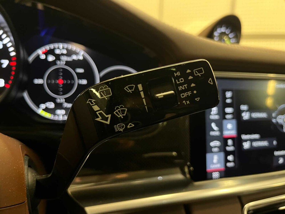 Porsche Panamera Sport Turismo Turbo S E-Hybrid 4.0 V8 680PS 2019 (CARBON, Sport Chrono, Sport Design)