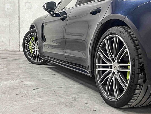 Porsche Panamera Sport Turismo Turbo S E-Hybrid 4.0 V8 680pk 2019 (CARBON, Sport Chrono, Sport Design)