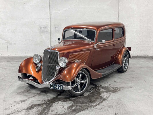 Ford Tudor V8 Sedan -Resto-Mod- 300pk 1933 (327 Corvette Engine), DZ-34-70