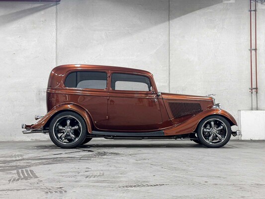 Ford Tudor V8 Sedan -Resto-Mod- 300pk 1933 (327 Corvette Engine), DZ-34-70