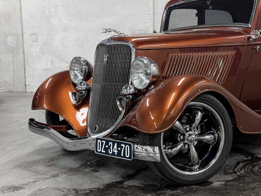 Ford Tudor V8 Sedan -Resto-Mod- 300pk 1933 (327 Corvette Engine), DZ-34-70