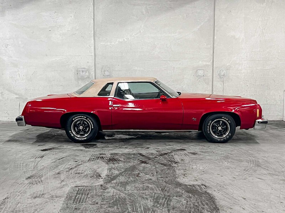 Pontiac Grand Prix 4.9 V8 Coupe 136PS 1977, 10-YE-74