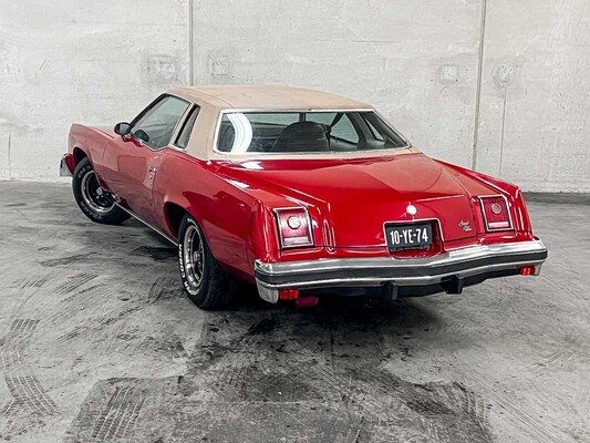 Pontiac Grand Prix 4.9 V8 Coupe 136pk 1977, 10-YE-74